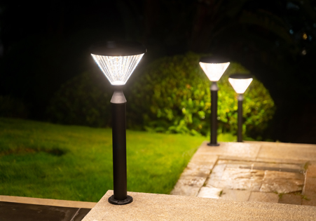 illuminez votre jardin et votre rue avec des lampes solaires
